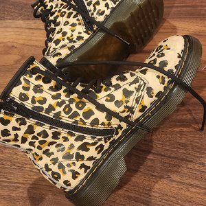 Rare kids cheetah Doc Martens shortie boots size 2